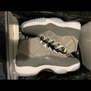 NEVER WORN COOL GREY 11s SIZE 8